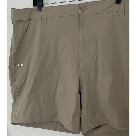 HUK Men's Pursuit 8” Fishing Above the Knee Shorts Khaki Color Size XXXL - Picture 3 of 13